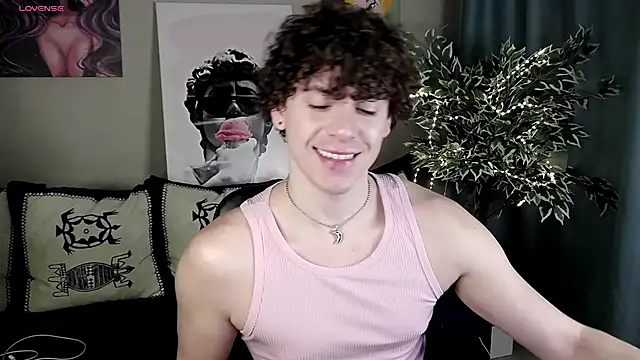 TylerGibson online show from April 18, 4:25 am