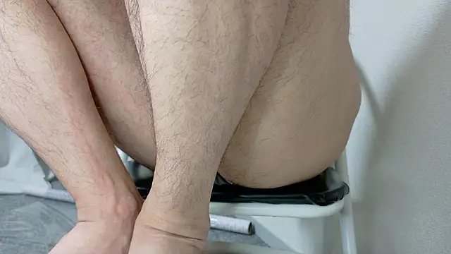 kyuleather online show from April 11, 9:35 am