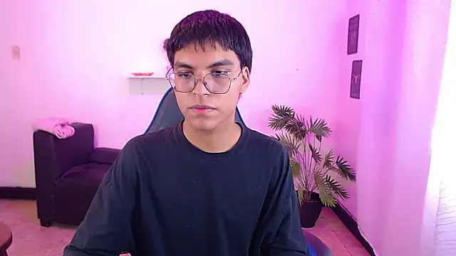 Maecum18 online show from April 13, 10:10 pm