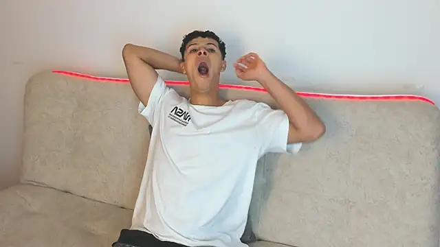  Alex Colton online show from April 4, 10:29 pm