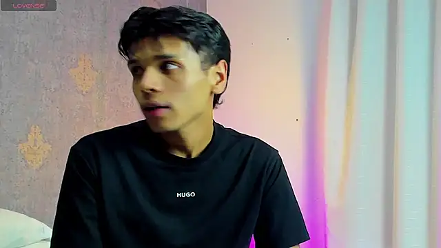 Alejandroo Montenegro online show from May 5, 10:43 pm