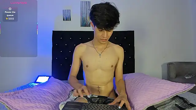 axxxel twink online show from March 2, 3:50 am