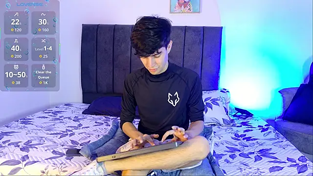 axxxel twink online show from June 4, 3:34 am