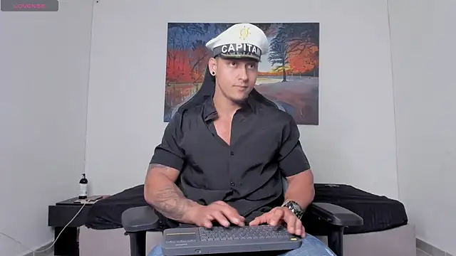 ryanwhite3 online show from April 12, 9:27 pm