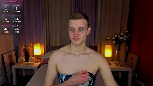 HereAlexColee online show from February 12, 2:34 pm