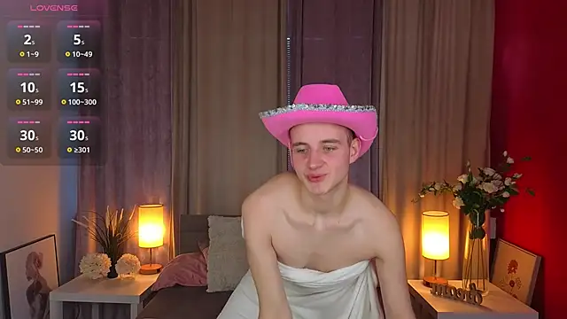 HereAlexColee online show from March 17, 3:47 pm