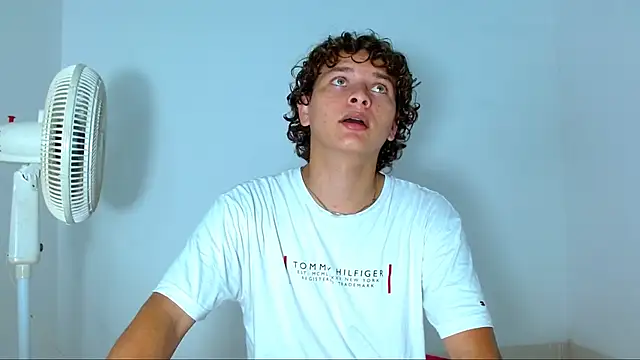 arielnoir6958 online show from March 28, 9:15 pm