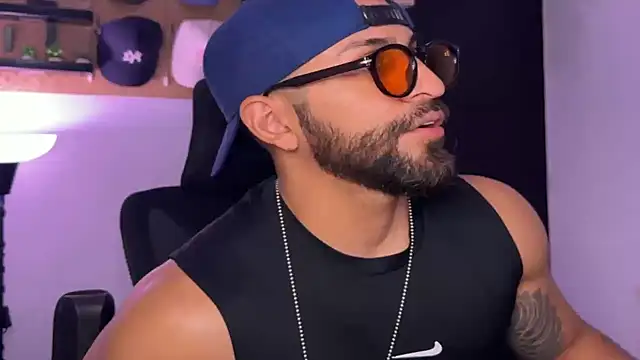 SamDornan51 online show from April 21, 2:51 am