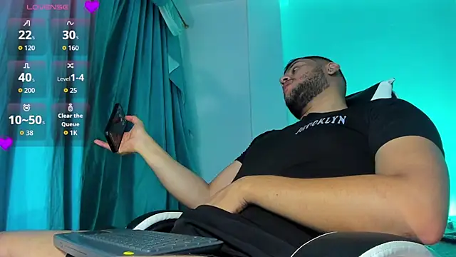 Hot Latinoboy  online show from March 10, 3:23 am