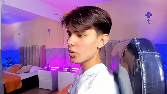 Derek Sinn online show from April 16, 8:31 pm