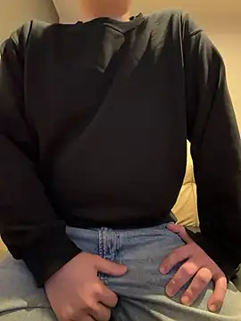 yuuuuusuke00 online show from February 3, 2:42 am