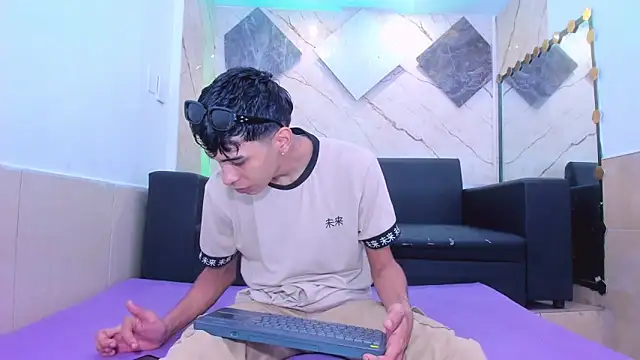 biig boy online show from February 16, 8:07 pm