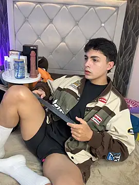 Samu Hott online show from April 10, 8:27 pm