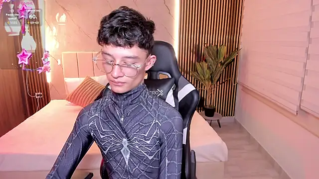 Patrick Howland  online show from February 28, 4:33 am