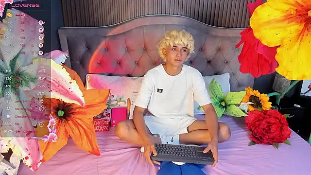 Noa 03 online show from February 25, 7:15 pm