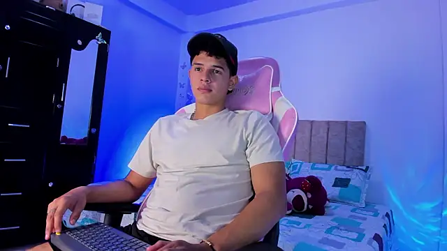 Adrian Prime  online show from March 12, 7:21 pm