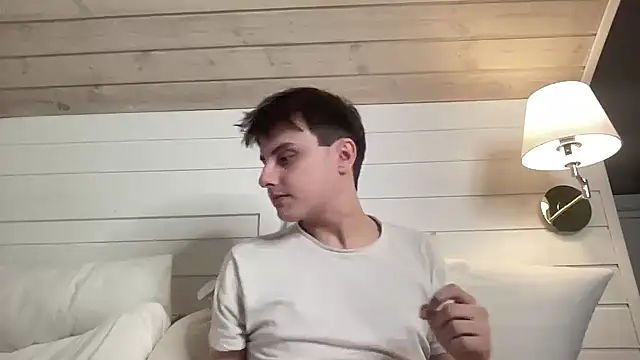 NoahhSkye online show from March 6, 9:34 pm