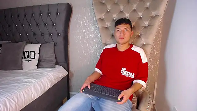 Liam Sean online show from March 4, 8:27 pm