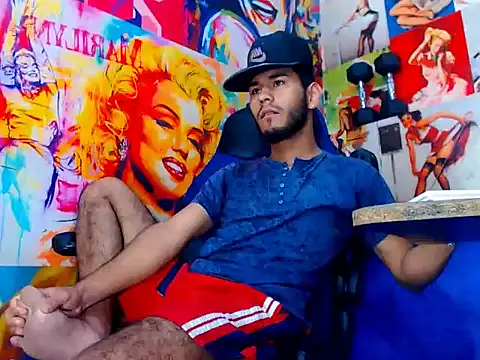 warmNoah online show from April 20, 6:43 pm