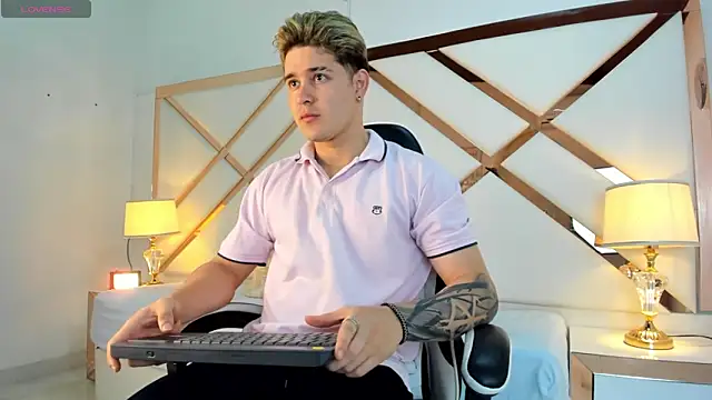 rayan linxx online show from March 21, 8:02 pm