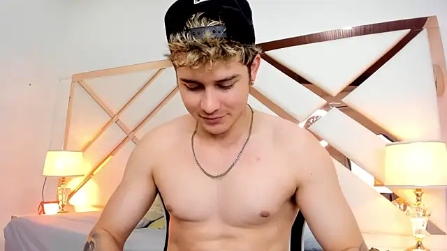 rayan linxx online show from April 16, 7:47 pm