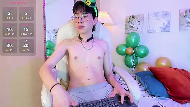 Demian Hush online show from March 18, 3:31 am