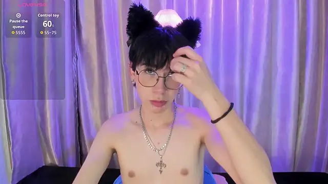 Demian Hush online show from April 17, 3:09 am