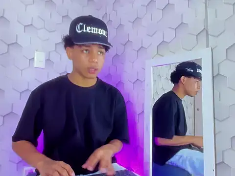 777 dmz  online show from February 10, 1:32 am