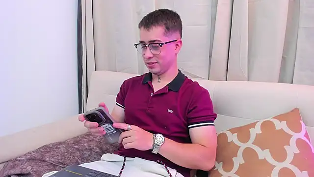 Tommas Jhonson online show from February 19, 3:58 am