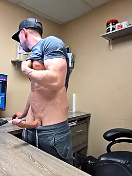 averageandsum online show from March 15, 9:43 pm