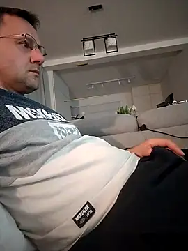 defaktor online show from April 18, 10:20 pm