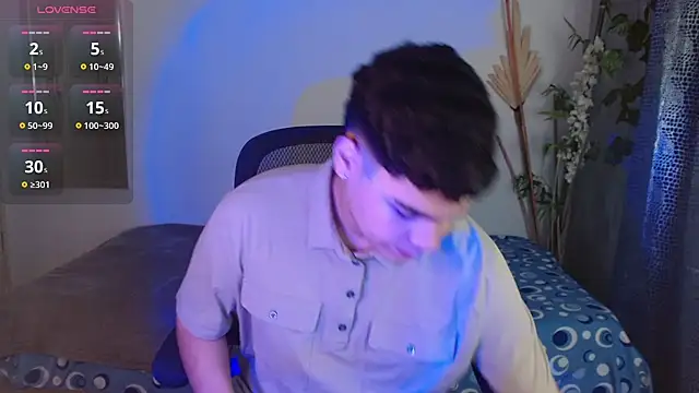 eithan jonnes online show from March 25, 8:57 pm