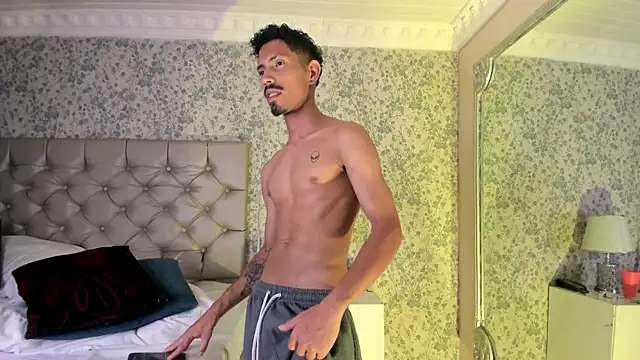 NoaahTylor online show from April 12, 8:16 am