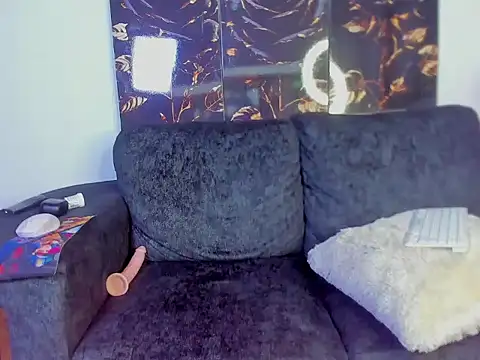 winy hot online show from March 6, 4:37 pm