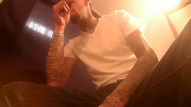 likeemilk online show from April 1, 7:00 pm