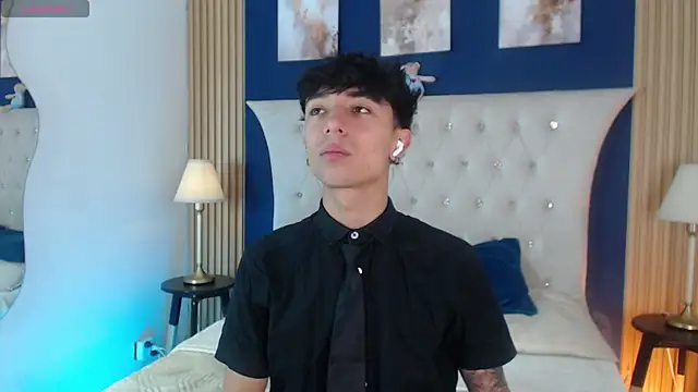 Aiden Rivers  online show from June 18, 1:16 pm