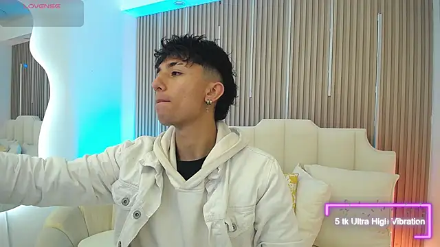 Aiden Rivers  online show from March 17, 1:02 pm