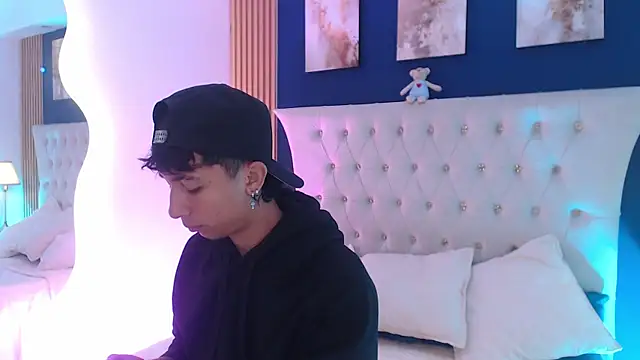 Aiden Rivers  online show from April 3, 12:46 pm