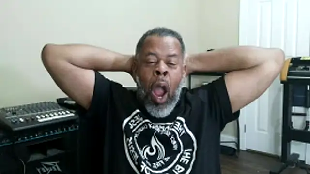 Cleozevo1961 online show from April 18, 7:40 pm