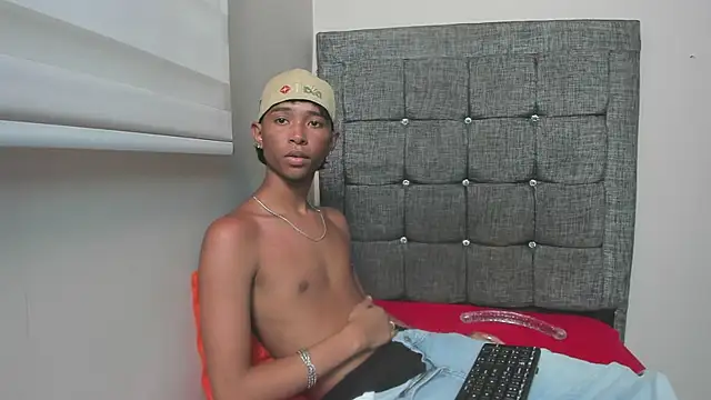 Little Twink19x online show from February 25, 7:26 pm