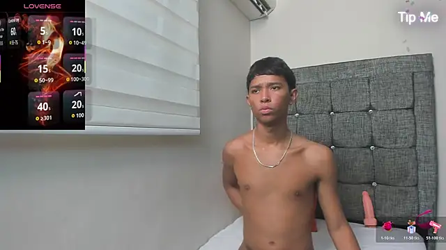 Little Twink19x online show from March 31, 7:59 pm