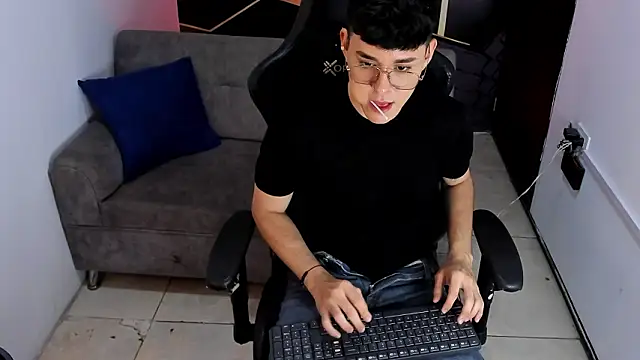 IanBlake  online show from March 3, 9:21 pm