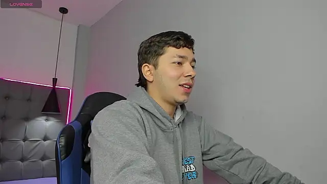 Julian Smith21 online show from March 4, 12:45 pm