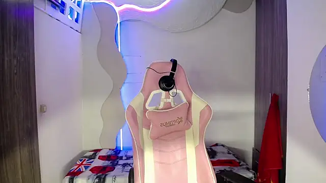 Larry craft online show from April 14, 8:52 pm