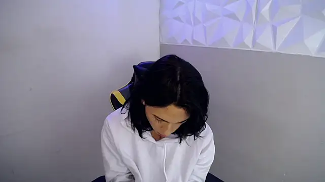 Larry craft online show from April 18, 9:04 pm