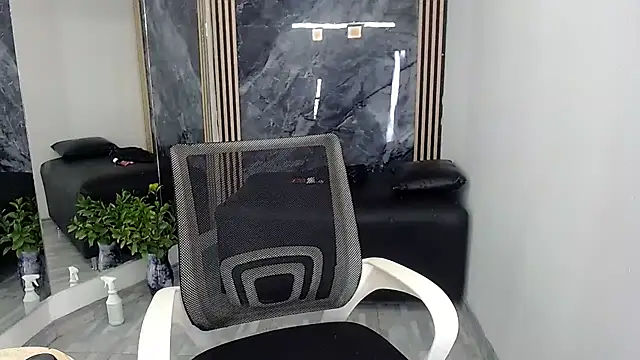 Hollmanhot online show from April 22, 2:29 am