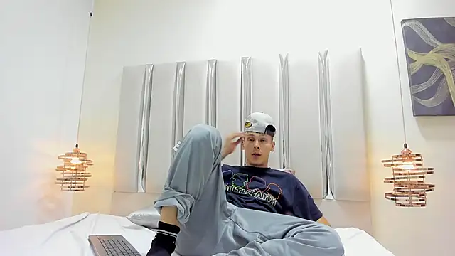 Ethan Wolfe online show from March 2, 5:19 am