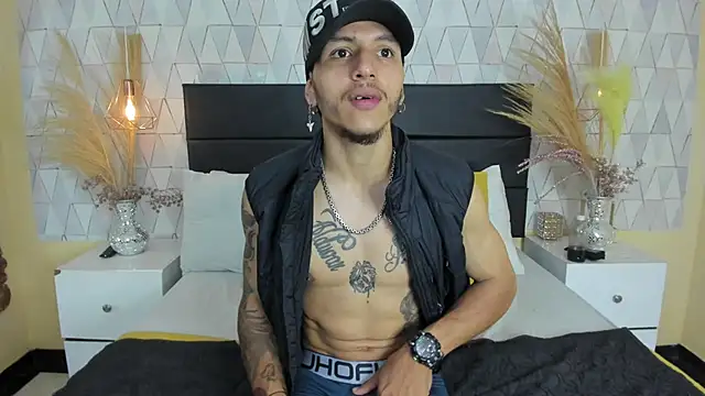 DanteLuxx online show from March 15, 5:15 am