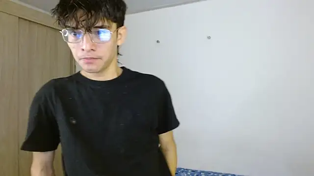 noah millerx online show from June 19, 8:02 pm