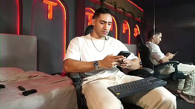 TianBrooks online show from March 8, 3:21 am